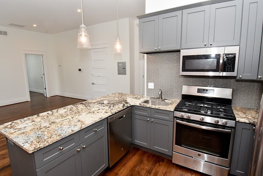 Building Photo - 1764 Frankfort Ave