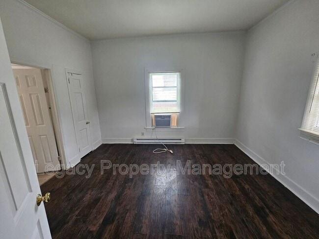 Building Photo - 1111 N Mebane St