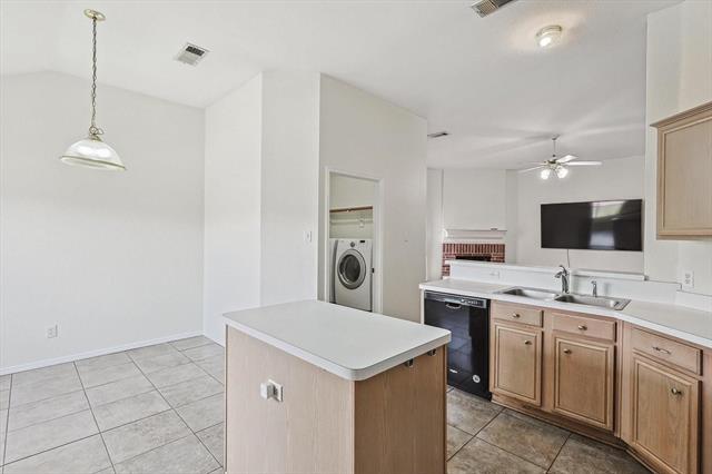 Building Photo - 3124 Creekside Dr