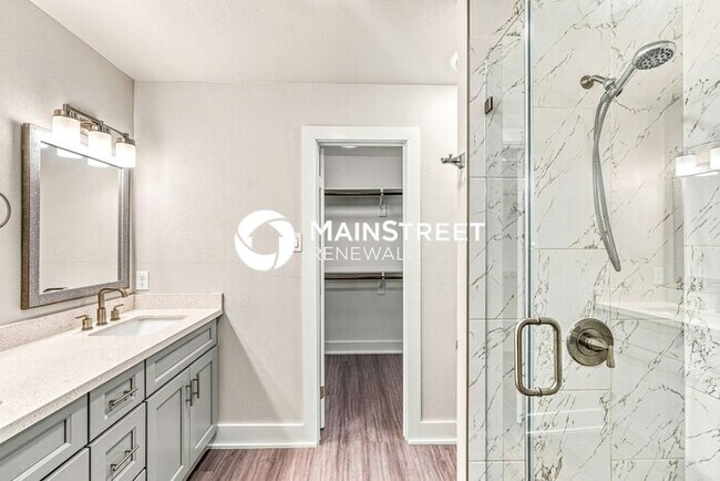 Building Photo - 4 Bedroom Pet-Friendly Home in Houston, TX with Main Street Renewal