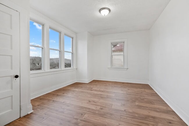 Building Photo - 1528 Ridge Ave