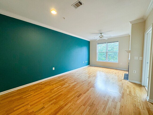 Building Photo - Sunny 1 Bed 1 Bath Condo In Beautiful Fairfax Ridge Condo