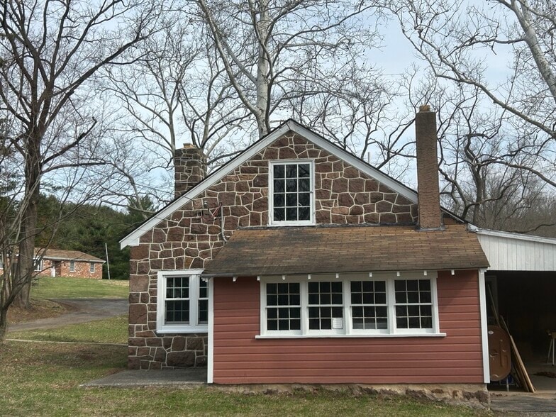 Exterior utility room - 1520 Harvey Ln