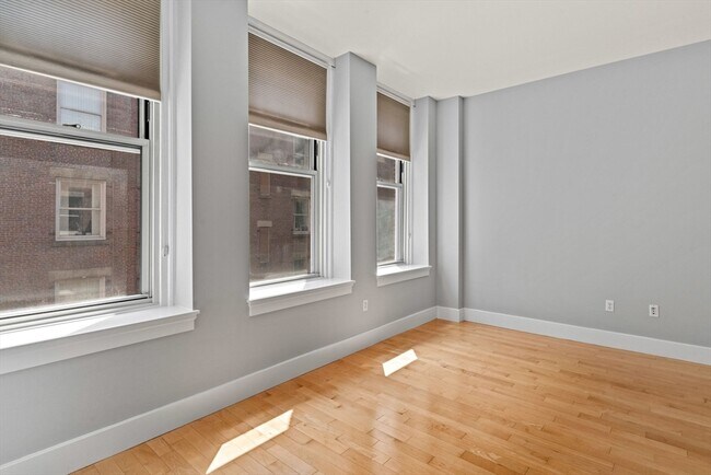 Building Photo - 70 Lincoln St