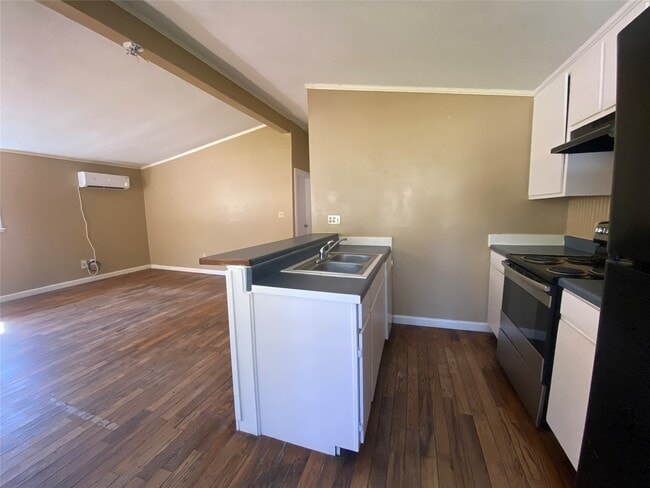 Building Photo - 28613 Netawake Ct