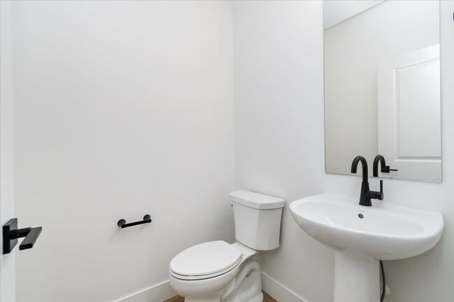 Building Photo - Brand New 3 Bed 2.5 Bath Townhouse With Many Amenities