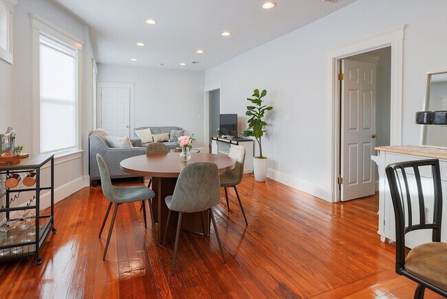 Building Photo - 7 Treadway Rd