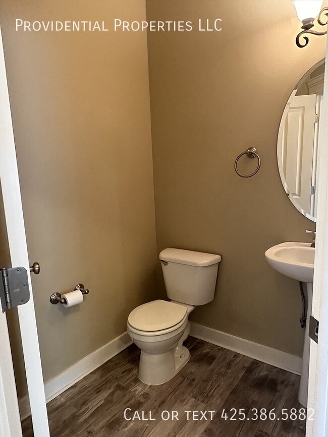 Building Photo - 9720-9186 186 St E