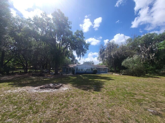 Building Photo - Little Lake Weir Waterfront FENCED 3BR/2BA on 6 Acres with Horse Barn, Private Boat Ramp & Dock