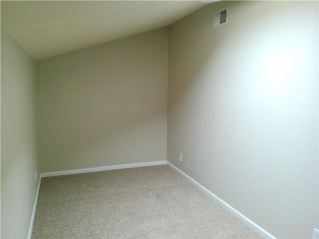 Building Photo - 2725 Santa Fe Unit D - 2/Bed 2.5/Bath - $1...