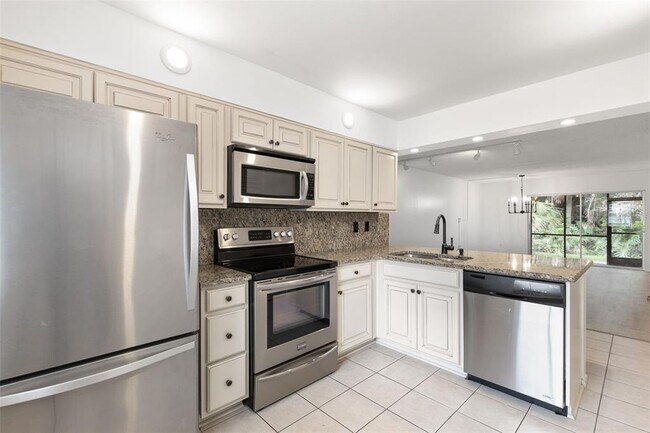 Building Photo - 121 Cypress Ln