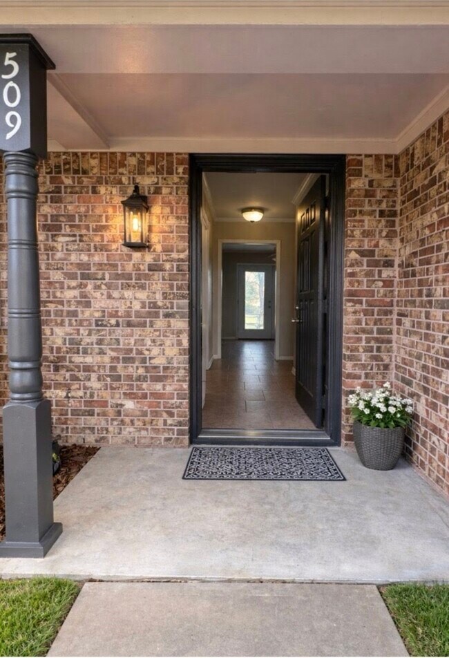 Building Photo - 509 Light St