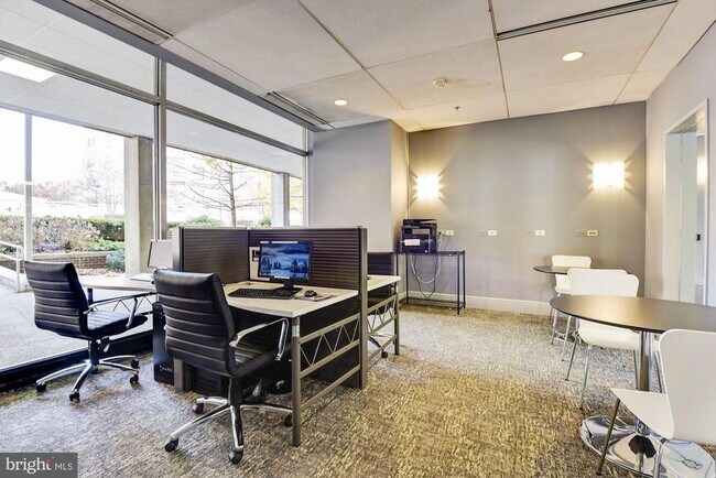 Building Photo - 800 4th St SW