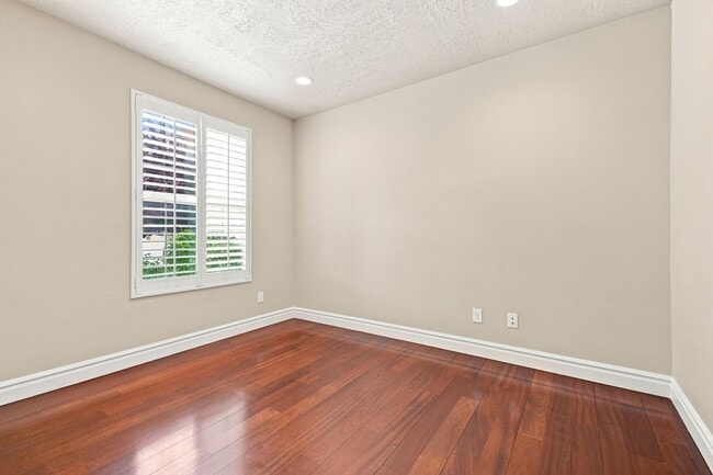Building Photo - Quiet & Spacious 4 Bed Holladay Home – Walk-In Closets & Big Backyard!!!
