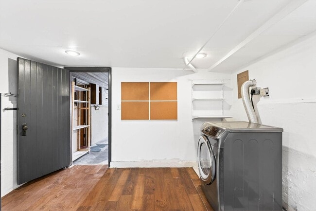 Building Photo - Vintage 3-bdrm/1-bdrm Alameda charmer—Many updates, large yard w/deck & raised beds