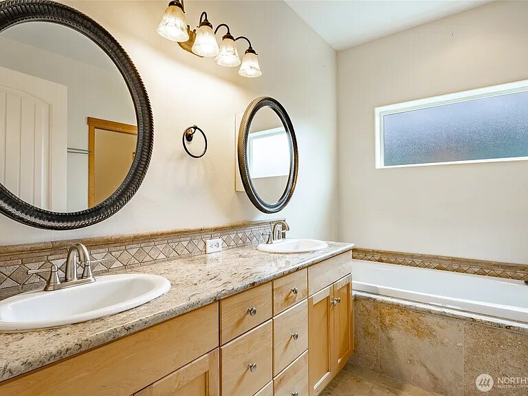 Building Photo - 4824 Willow Dr