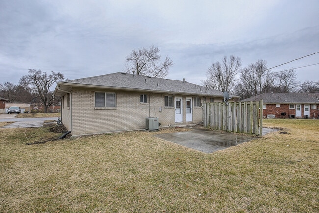 Building Photo - 514 NE Corder St