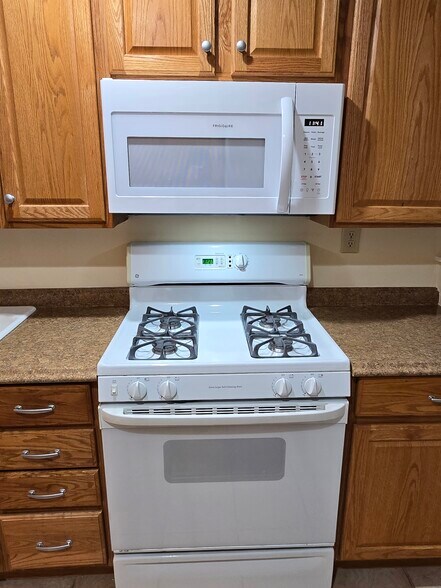 Building Photo - 7 Bedford Dr