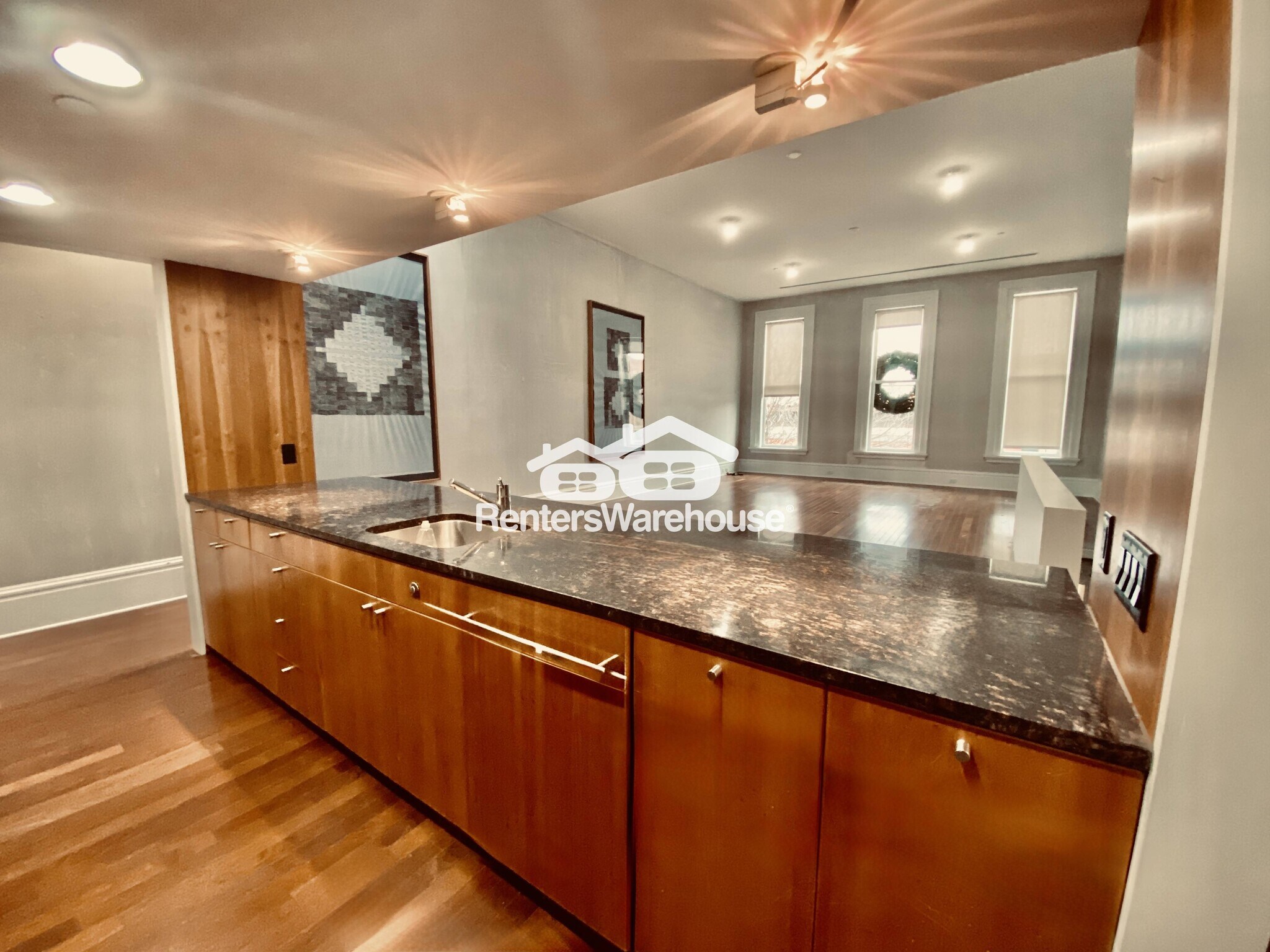 Building Photo - 520 1/2 Grand Ave