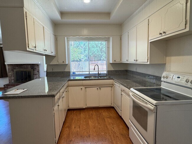 Building Photo - Four Bed, Two Bath Home In North Stockton