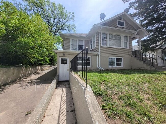 Building Photo - 2118 1st Ave N