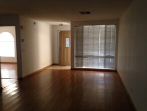 Building Photo - SUNHAMPTON CONDO FIRST FLOOR!