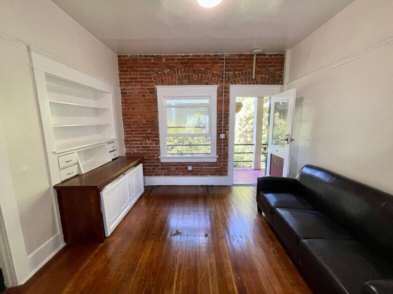 Building Photo - 15 Paloma Ave