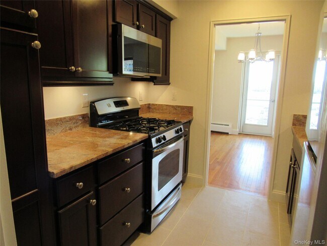 Building Photo - 103 Gedney St