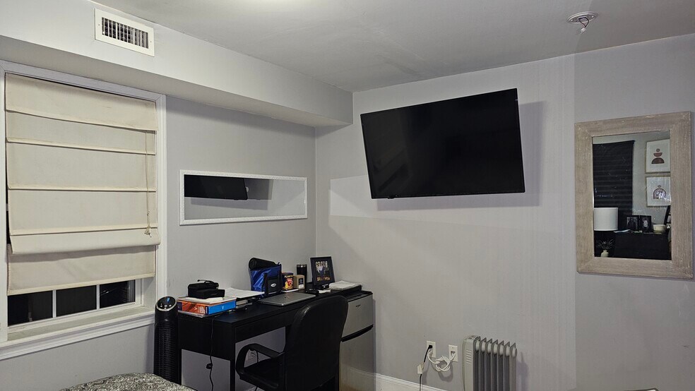 Building Photo - 133 Cedar St