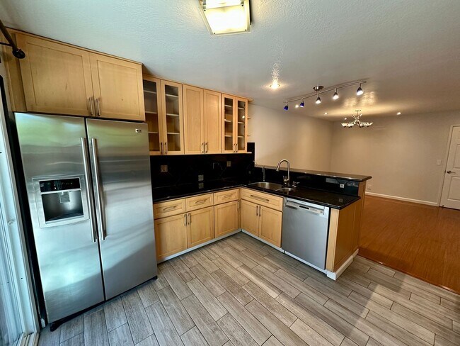 Building Photo - Updated Townhome in Pleasant Almaden Valley Community