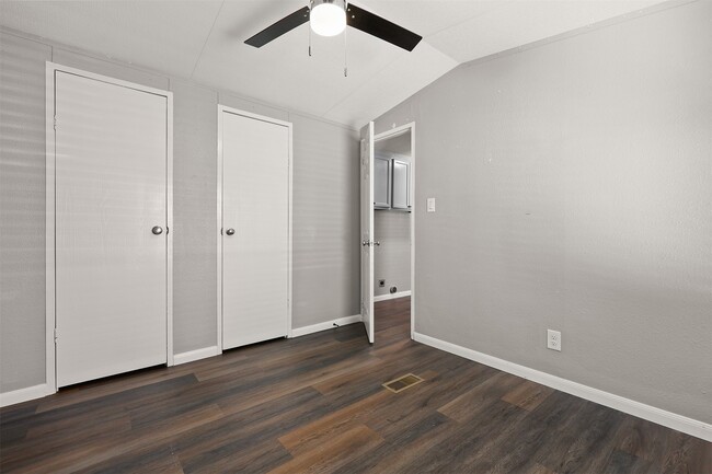 Building Photo - 2222 N Austin Ave