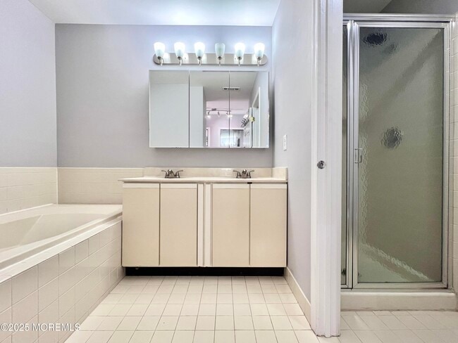 Building Photo - 163 Colony Ln