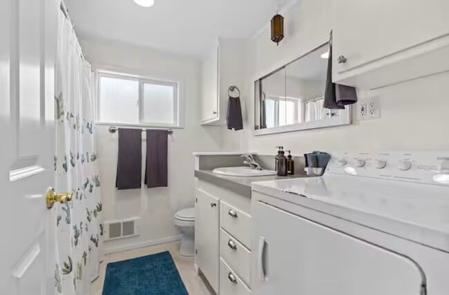 Building Photo - Bright & Comfortable 2-Bedroom, 1-Bathroom Main Floor Home | E 10th St, Port Angeles, WA | $2,200...