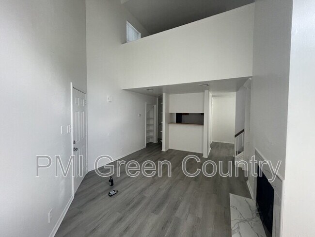 Building Photo - 1802 E 66th Pl