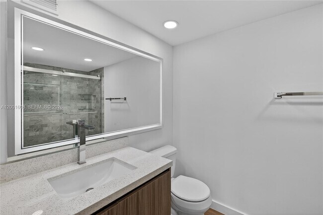 Building Photo - 600 NE 36th St