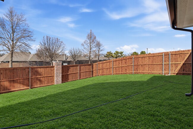 Building Photo - Lawn Care Included! Fully Updated 2 Bed / 2 Bath Duplex – Prime Broken Arrow Location!