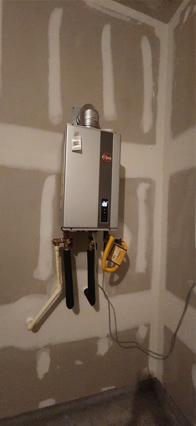 Building Photo - 422 Magnolia Ln