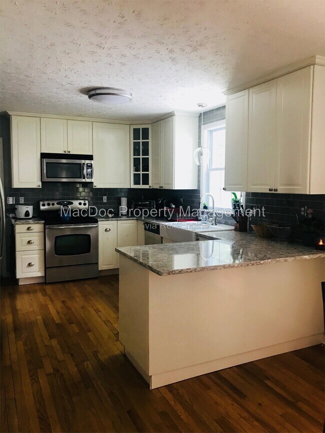 Building Photo - 6804 Saxony Cir