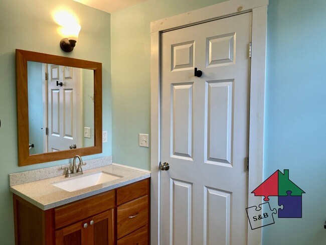 Building Photo - 118 S Main St