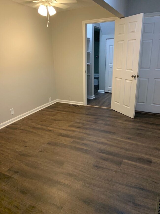 Building Photo - Two bedroom (with office or small 3rd bedr...