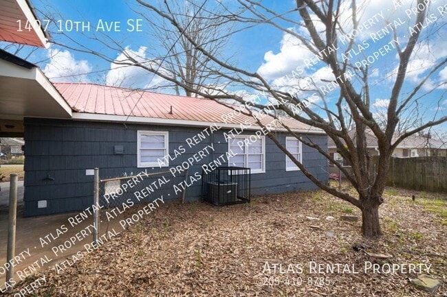 Building Photo - 1407 10th Ave SE