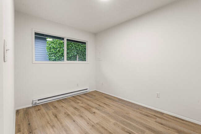 Building Photo - 1912-1914 SE Tacoma St.