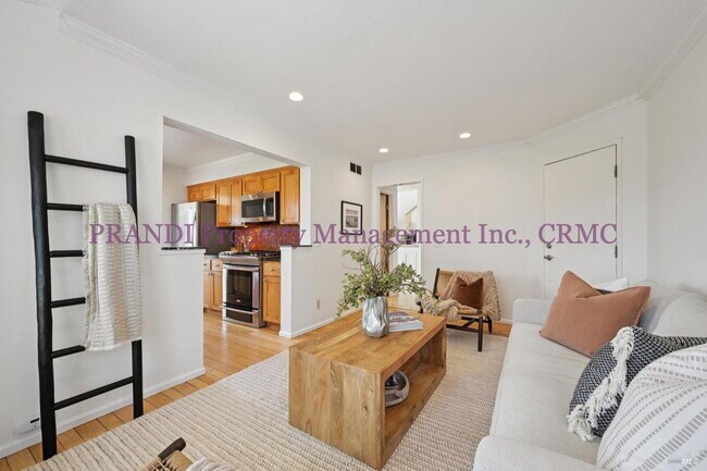 Building Photo - Panoramic View From This Strawberry Home w...