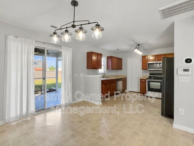 Building Photo - 100 Salem Creek Dr
