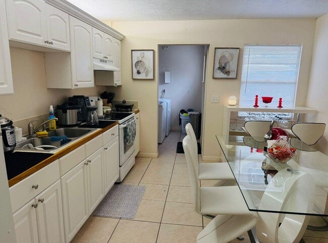 Building Photo - 150 Avocado Ave