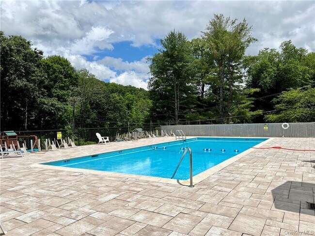 Building Photo - 1604 Holly Stream Ct