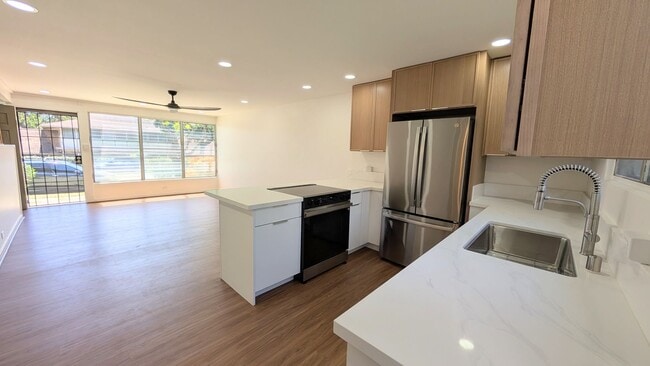 Building Photo - Newly Remodeled 2 bed 2 Bath Townhouse at Waialae Gardens in Kahala
