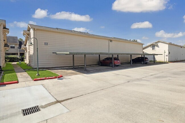 Building Photo - 13020 Leader St