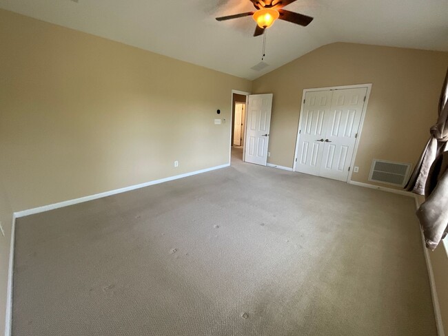 Building Photo - Half Off First Month's rent if you move in by July 31st, Spacious & Elegant 4 BR / 2.5 BA High Po...