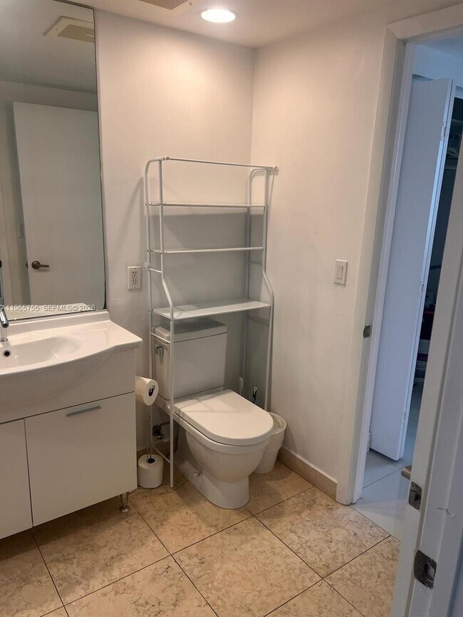 Building Photo - 475 Brickell Ave